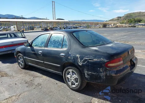 1996 Nissan Altima Xe/Gxe/Se/Gle z USA, uszkodzony, nr VIN 1N4BU31D5TC122944